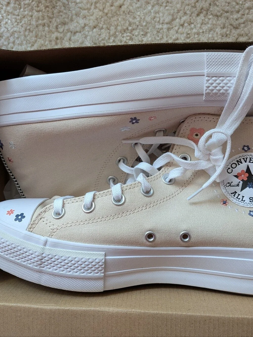 Converse Chuck Taylor Lift Platform Petite Petals Shoes Womens 10